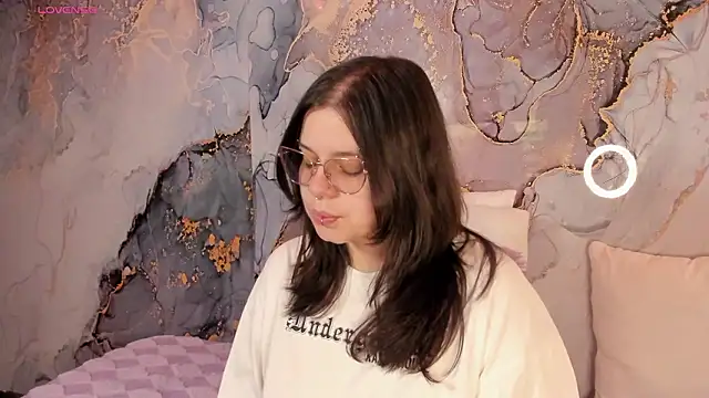 Snapshot of Mey_moon chatting on February 22, 2026, 4:26 am Mey moon online show from February 22, 2026, 4:26 am