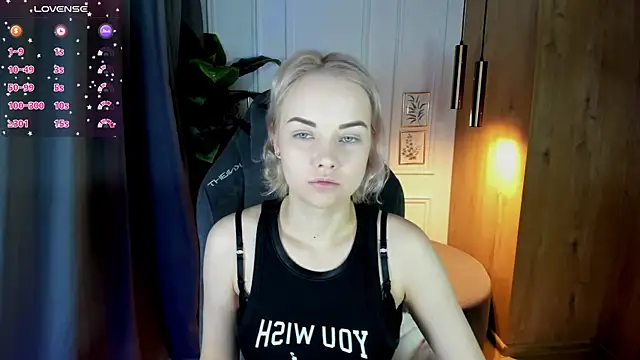 Snapshot of StephanieSweety chatting on March 7, 2025, 5:29 am StephanieSweety online show from March 7, 2025, 5:29 am