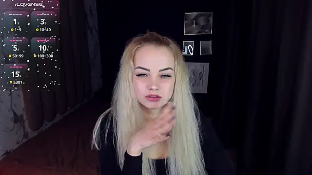 StephanieSweety online show from December 15, 2025, 5:19 pm