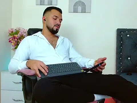 Snapshot of mathew_vidal1 chatting on April 6, 2026, 6:14 am mathew vidal1 online show from April 6, 2026, 6:14 am