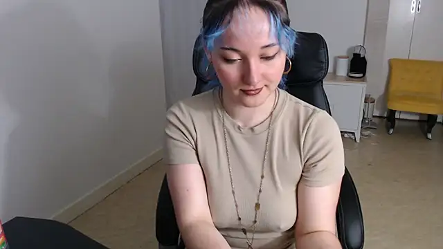 Crystal-dreamt online show from November 4, 2025, 10:30 am