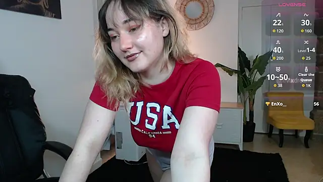 Snapshot of Crystal-dreamt chatting on July 4, 2026, 8:42 am Crystal-dreamt online show from July 4, 2026, 8:42 am