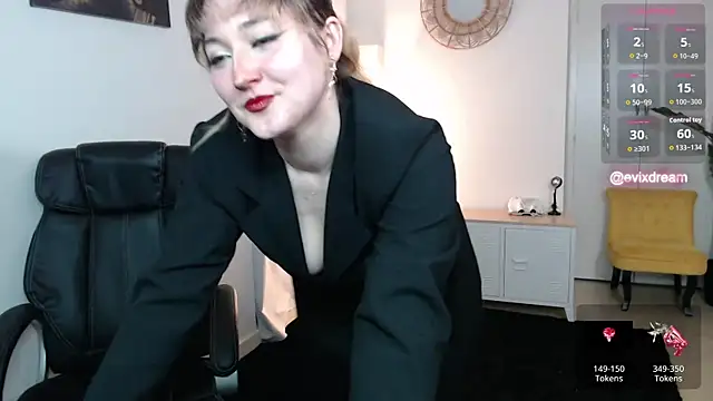 Crystal-dreamt online show from April 3, 2026, 9:27 am