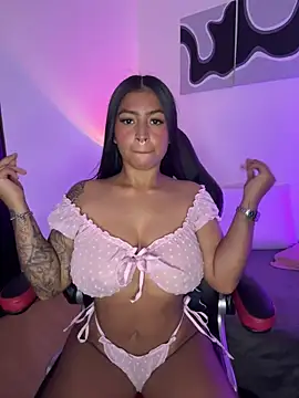 Snapshot of meganjames1 chatting on July 1, 2026, 12:11 am meganjames1 online show from July 1, 2026, 12:11 am