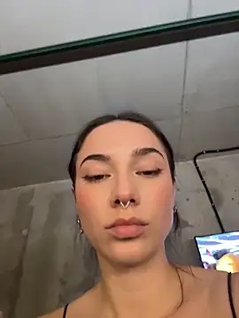 sinthiaroze online show from November 1, 2025, 7:52 pm