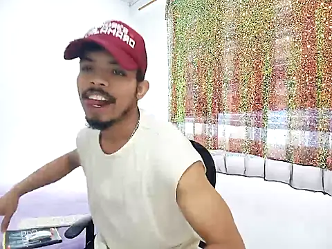 Snapshot of danidiazto2023 chatting on February 11, 2025, 5:40 pm danidiazto2023 online show from February 11, 2025, 5:40 pm