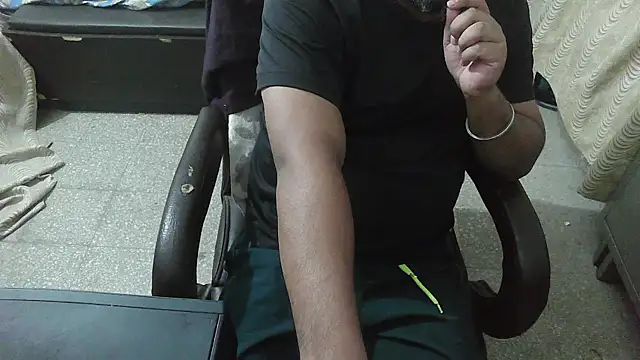 Snapshot of rentarob chatting on November 15, 2025, 4:33 pm rentarob online show from November 15, 2025, 4:33 pm