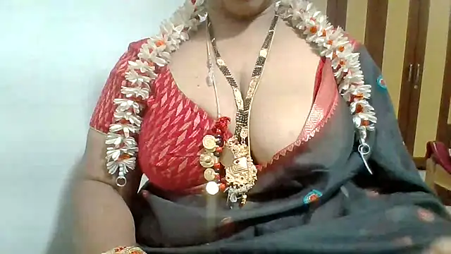 Snapshot of archanatelugu9 chatting on July 10, 2026, 6:52 pm archanatelugu9 online show from July 10, 2026, 6:52 pm