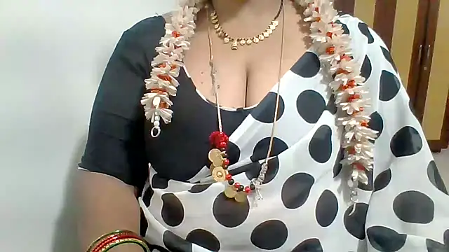 Snapshot of archanatelugu9 chatting on July 6, 2026, 7:16 pm archanatelugu9 online show from July 6, 2026, 7:16 pm