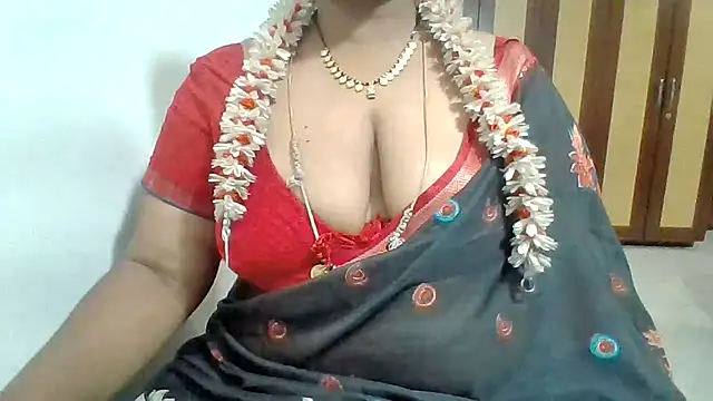 Snapshot of archanatelugu9 chatting on July 18, 2026, 7:22 pm archanatelugu9 online show from July 18, 2026, 7:22 pm