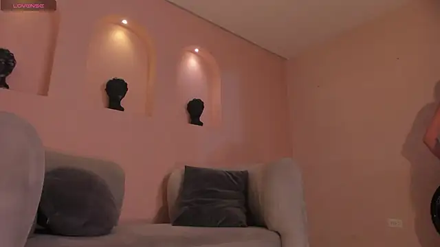 Snapshot of BiancaPierce chatting on February 6, 2026, 12:01 pm BiancaPierce online show from February 6, 2026, 12:01 pm