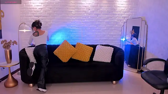 Snapshot of BiancaPierce chatting on February 10, 2026, 12:48 pm BiancaPierce online show from February 10, 2026, 12:48 pm