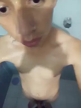 Snapshot of adri_uwu chatting on December 10, 2024, 5:17 am adri uwu online show from December 10, 2024, 5:17 am