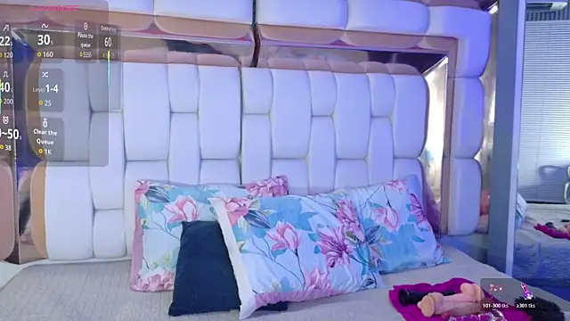 valkiria moore online show from November 24, 2025, 7:36 pm