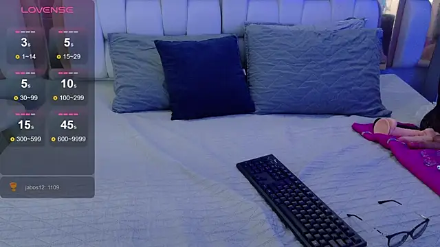 valkiria moore online show from November 2, 2025, 7:41 pm