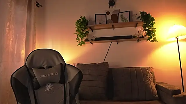 Snapshot of Paulah_x chatting on February 24, 2026, 8:31 pm Paulah x online show from February 24, 2026, 8:31 pm