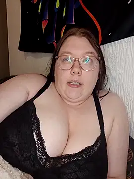 Sexycurvyemilyy online show from April 1, 2026, 9:12 pm