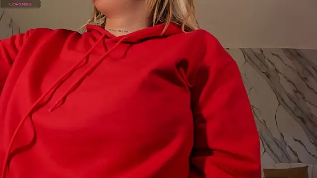 Snapshot of SophiePalmer chatting on July 7, 2026, 12:20 pm SophiePalmer online show from July 7, 2026, 12:20 pm