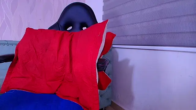 Snapshot of emyli_sam chatting on December 13, 2024, 12:06 pm emyli sam online show from December 13, 2024, 12:06 pm