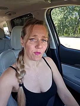 SkyelarSommer online show from January 8, 2026, 4:02 pm