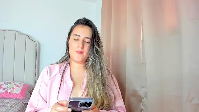 Hanna86 online show from November 24, 2025, 7:03 pm