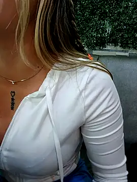 Misscata1106 online show from April 16, 2026, 9:39 pm