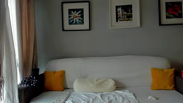 bellahot77 online show from November 26, 2025, 9:31 am