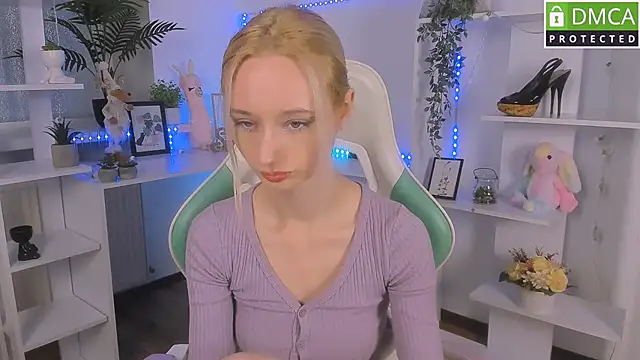 Snapshot of Katia_Kim chatting on October 12, 2025, 5:42 am Katia Kim online show from October 12, 2025, 5:42 am