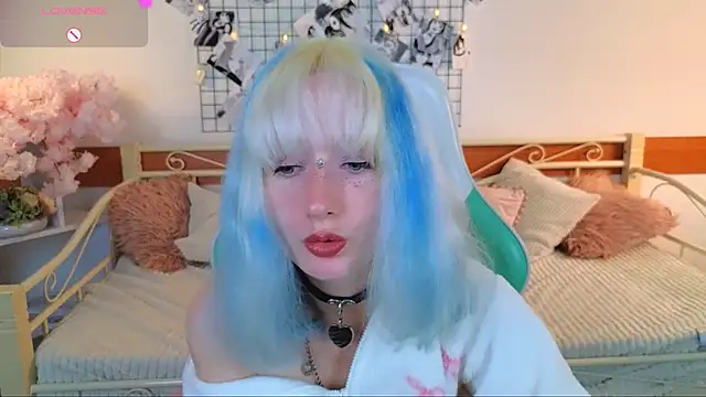 Katia Kim online show from April 19, 2026, 5:19 am