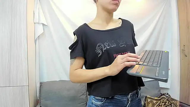 Mhelanny2 online show from February 13, 2026, 6:19 pm