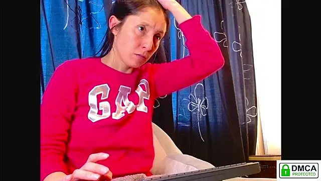 Snapshot of Sophi_Cute chatting on February 17, 2026, 2:47 pm Sophi Cute online show from February 17, 2026, 2:47 pm