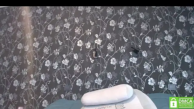 Snapshot of Sophi_Cute chatting on July 18, 2026, 10:24 am Sophi Cute online show from July 18, 2026, 10:24 am