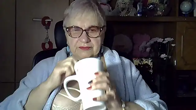 Snapshot of SweetCherry27 chatting on October 6, 2025, 4:35 am SweetCherry27 online show from October 6, 2025, 4:35 am