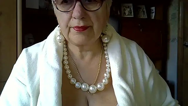 Snapshot of SweetCherry27 chatting on October 29, 2025, 5:28 am SweetCherry27 online show from October 29, 2025, 5:28 am