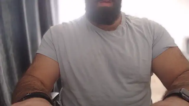 Snapshot of hugemachohandsome chatting on September 17, 2025, 2:19 pm hugemachohandsome online show from September 17, 2025, 2:19 pm