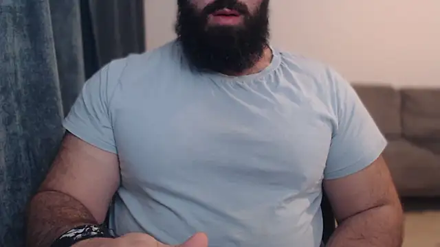 Snapshot of hugemachohandsome chatting on November 21, 2025, 10:31 pm hugemachohandsome online show from November 21, 2025, 10:31 pm