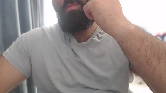 Snapshot of hugemachohandsome chatting on October 3, 2025, 12:28 pm hugemachohandsome online show from October 3, 2025, 12:28 pm