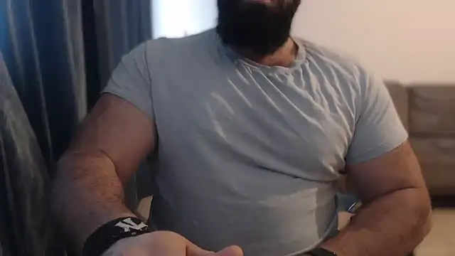 Snapshot of hugemachohandsome chatting on November 15, 2025, 9:35 am hugemachohandsome online show from November 15, 2025, 9:35 am