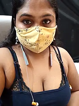 Sophiaboudi online show from October 7, 2025, 6:20 pm