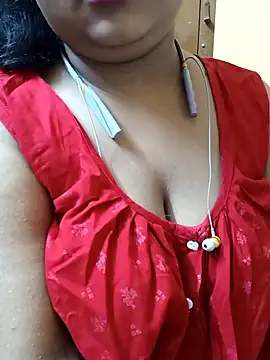 Sophiaboudi online show from October 13, 2025, 1:45 pm