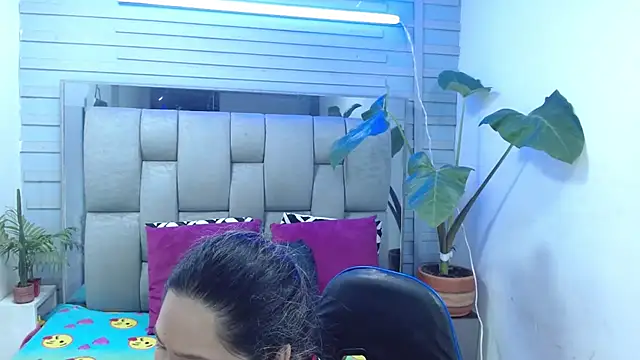 evelin zaens online show from April 21, 2026, 4:08 am