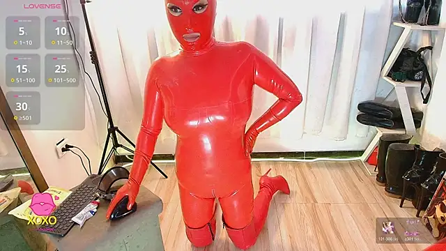 Snapshot of LatexDevil_Blondie chatting on February 20, 2026, 4:31 pm LatexDevil Blondie online show from February 20, 2026, 4:31 pm