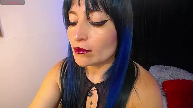 Snapshot of alicia_moom chatting on October 7, 2025, 6:53 pm alicia moom online show from October 7, 2025, 6:53 pm