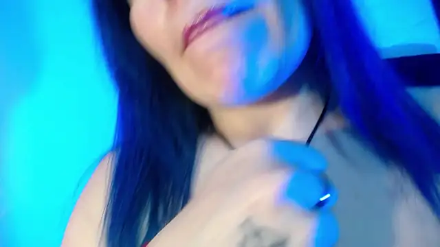 Snapshot of alicia_moom chatting on November 26, 2025, 7:25 pm alicia moom online show from November 26, 2025, 7:25 pm