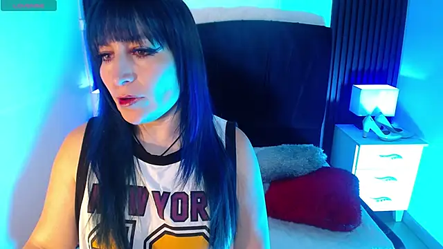 Snapshot of alicia_moom chatting on November 28, 2025, 7:25 pm alicia moom online show from November 28, 2025, 7:25 pm