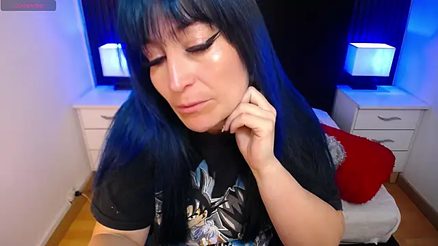 Snapshot of alicia_moom chatting on October 11, 2025, 2:51 pm alicia moom online show from October 11, 2025, 2:51 pm