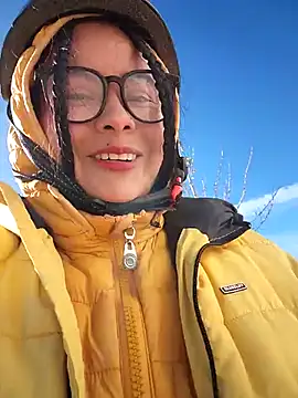 Snapshot of bellapaty chatting on November 28, 2025, 11:43 am bellapaty online show from November 28, 2025, 11:43 am