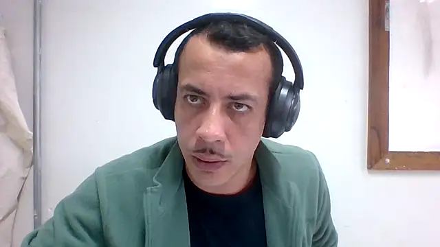 Snapshot of MachoScorpionCaralho chatting on June 3, 2026, 2:33 pm MachoScorpionCaralho online show from June 3, 2026, 2:33 pm