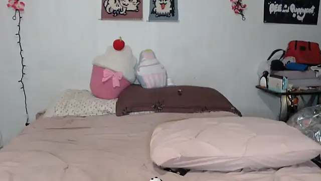 Cupcakecutie449 online show from October 7, 2025, 5:52 am