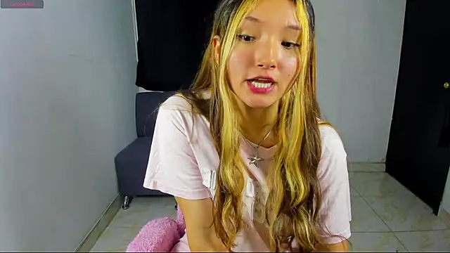 Alice bloom  online show from December 17, 2025, 4:17 am